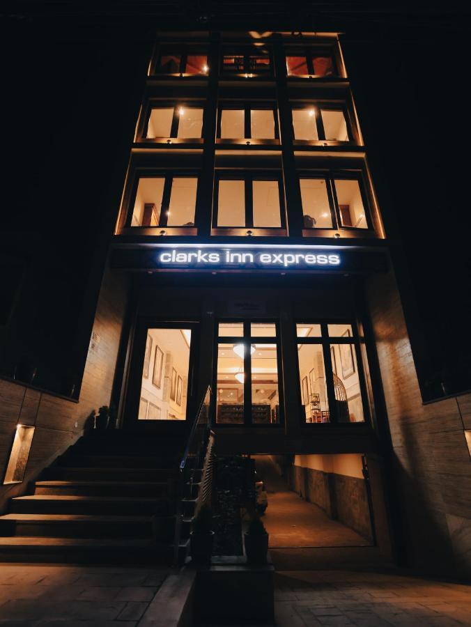 Clarks Inn Express, Dehradun Exterior foto