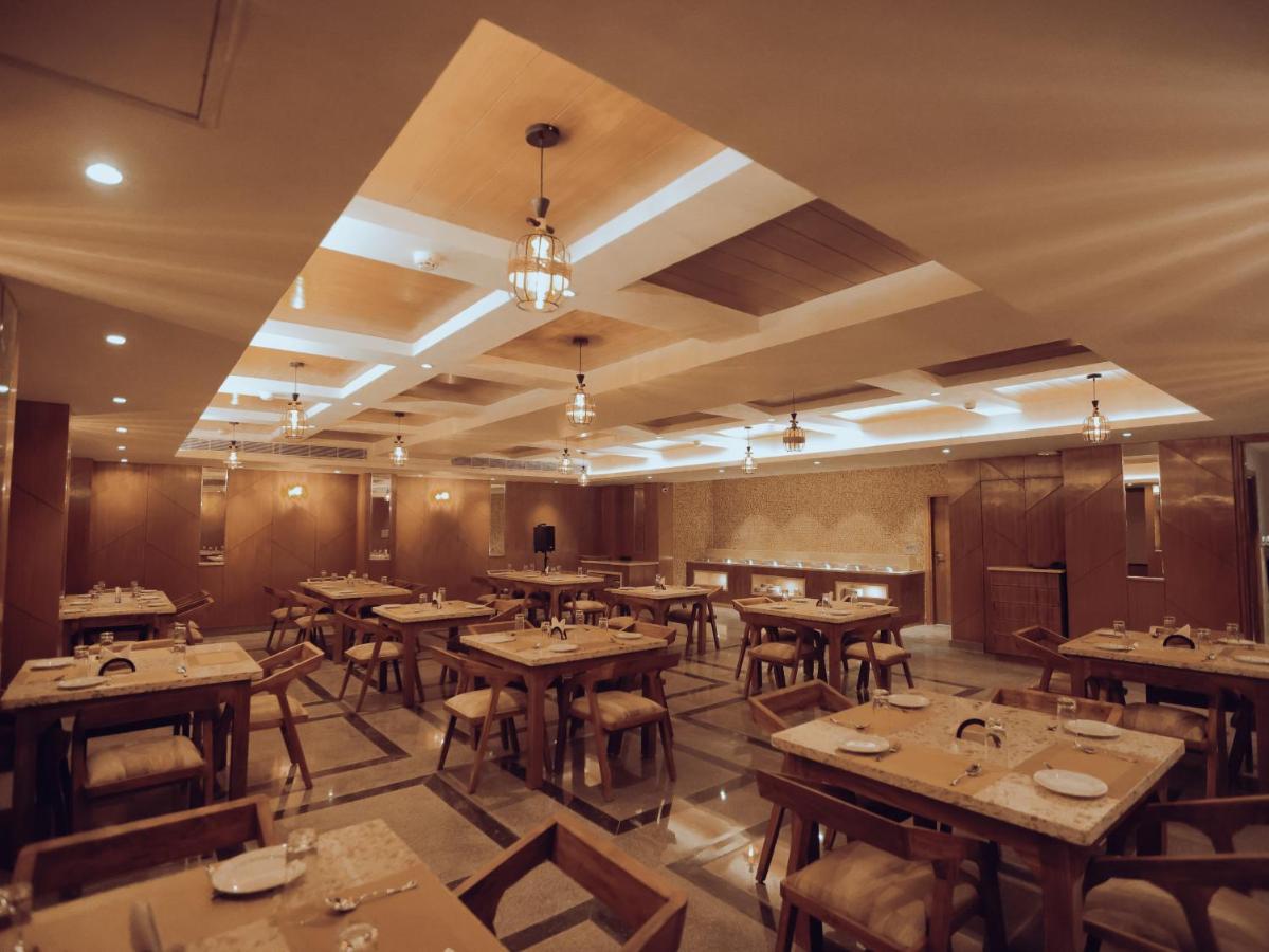 Clarks Inn Express, Dehradun Exterior foto